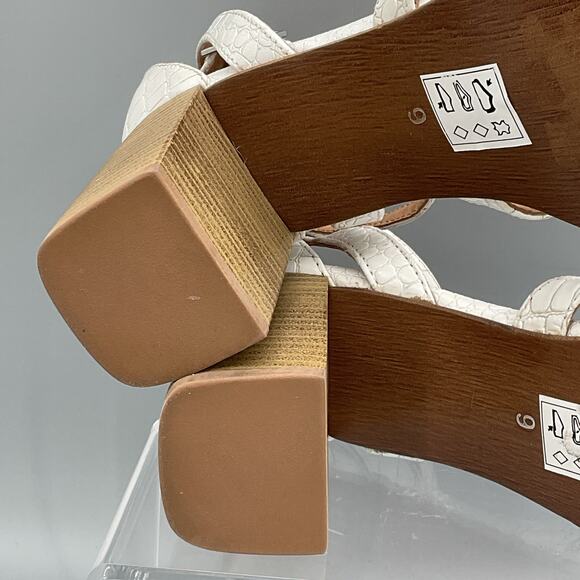 NEW Crevo Women’s Kaitlyn Snake Print Block Heels White Size 9 - Picture 9 of 10